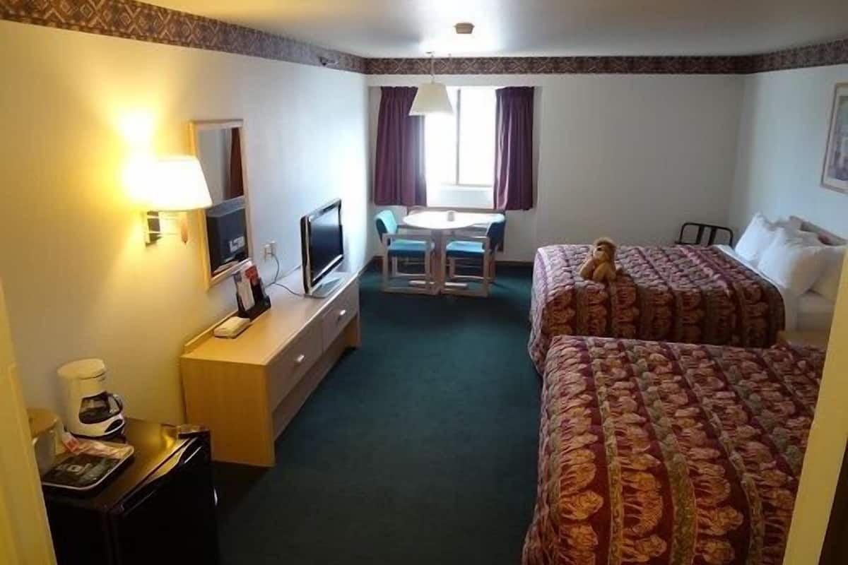 Pillowtop beds, desk, iron/ironing board, rollaway beds (surcharge)