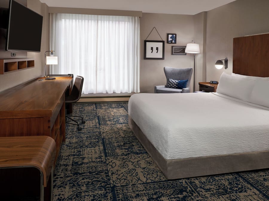 Traditional Room, 1 King Bed | Premium bedding, pillowtop beds, desk, laptop workspace