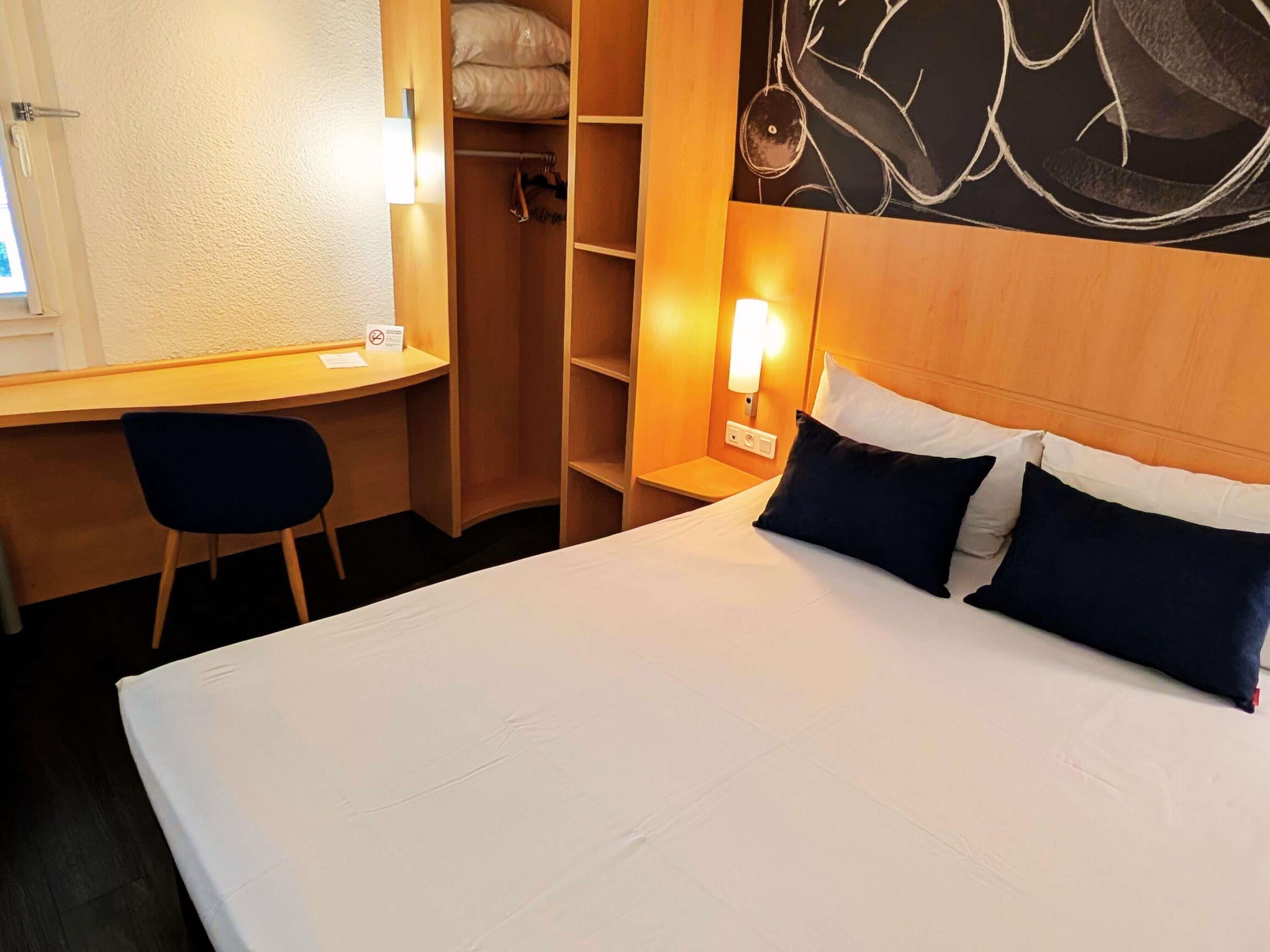 Quarto standard, 1 cama de casal | Escrivaninha, quartos à prova de som, Wi-Fi de cortesia, roupa de cama