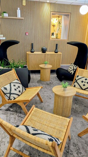 每日供应自助式早餐（每人 EUR 13.90）