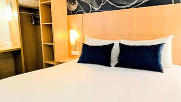 Chambre Standard, 1 lit double | Bureau, système d’insonorisation, accès au Wi-Fi (inclus)