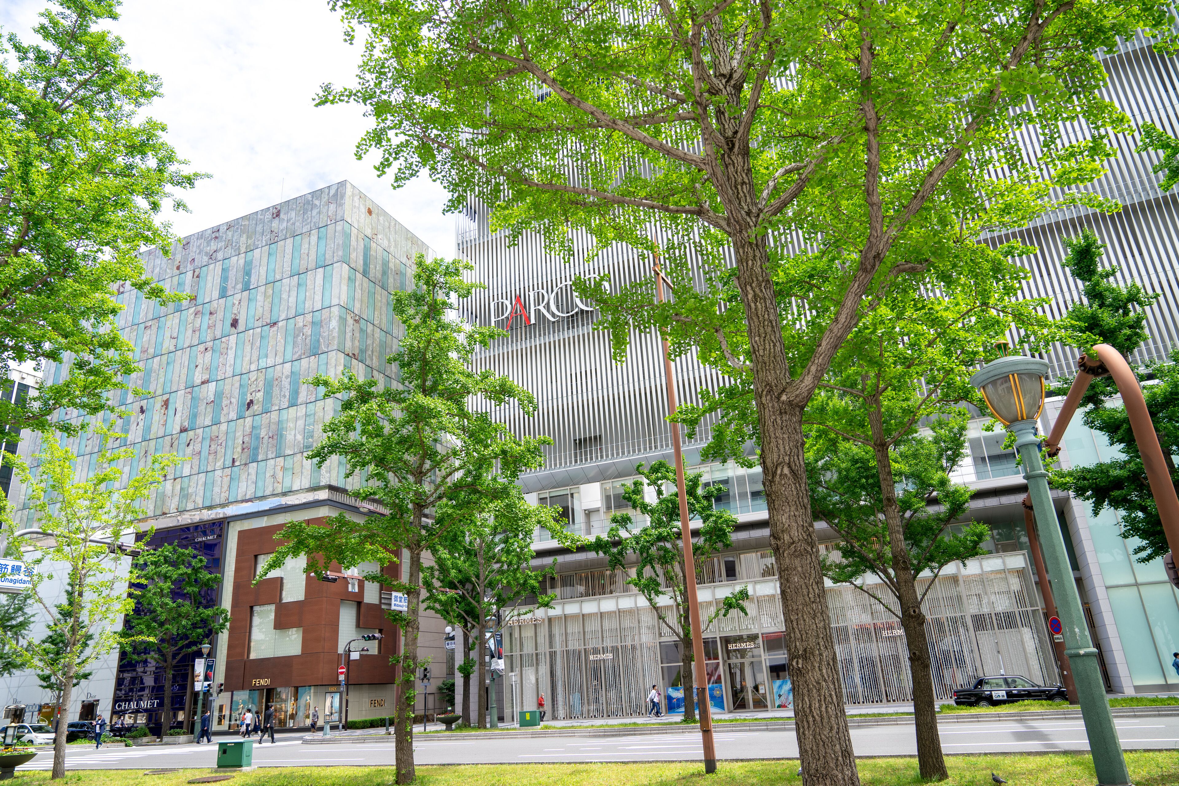 A modern building with a glass facade and a sign for 'PARC'.