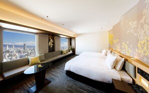 Caja fuerte, cortinas opacas, tabla de planchar con plancha