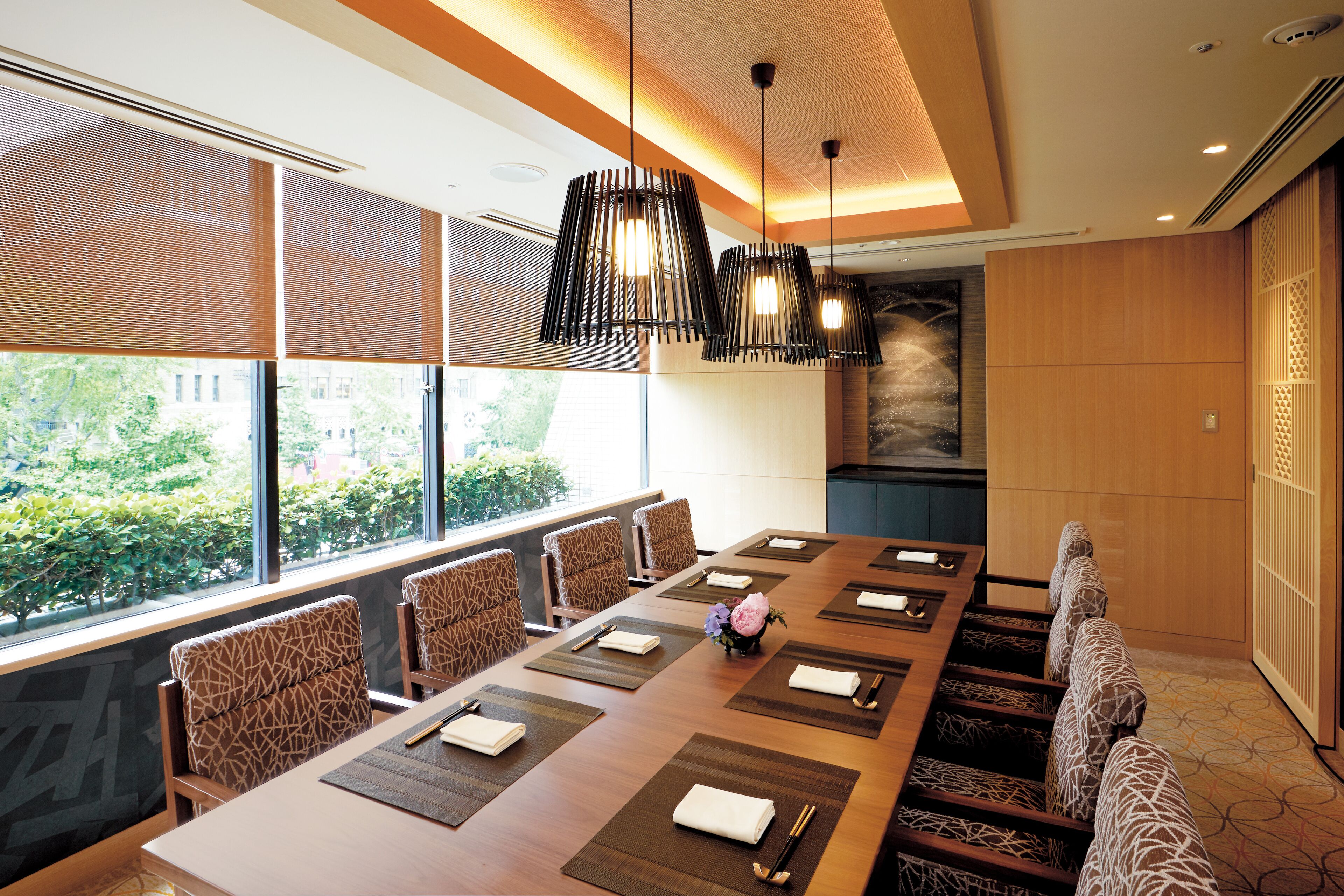 5 restaurants, breakfast, lunch, dinner served; french cuisine