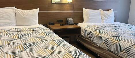 Sängtillbehör av högsta kvalitet, skrivbord och strykjärn/strykbräda