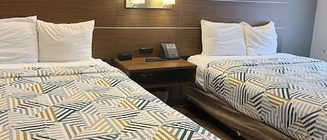 Premium bedding, desk, iron/ironing board, free WiFi