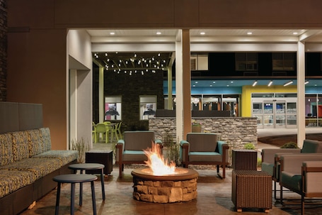 Terrasse/Patio. Home2 Suites by Hilton Williamsville Buffalo Airport