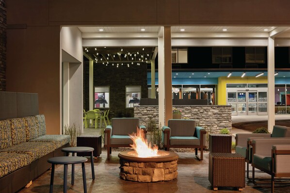 Terrace/patio - Home2 Suites by Hilton Williamsville Buffalo Airport (Buffalo)