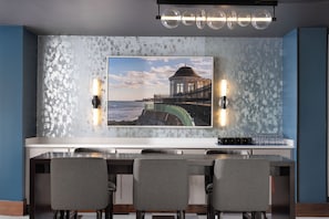 Déjeuner et dîner servis sur place