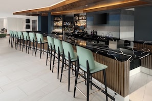 Bar (on property) - DoubleTree by Hilton Providence Airport Warwick (Warwick)