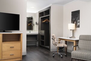 Suite, 1 King Bed | Hypo-allergenic bedding, pillowtop beds, in-room safe, desk