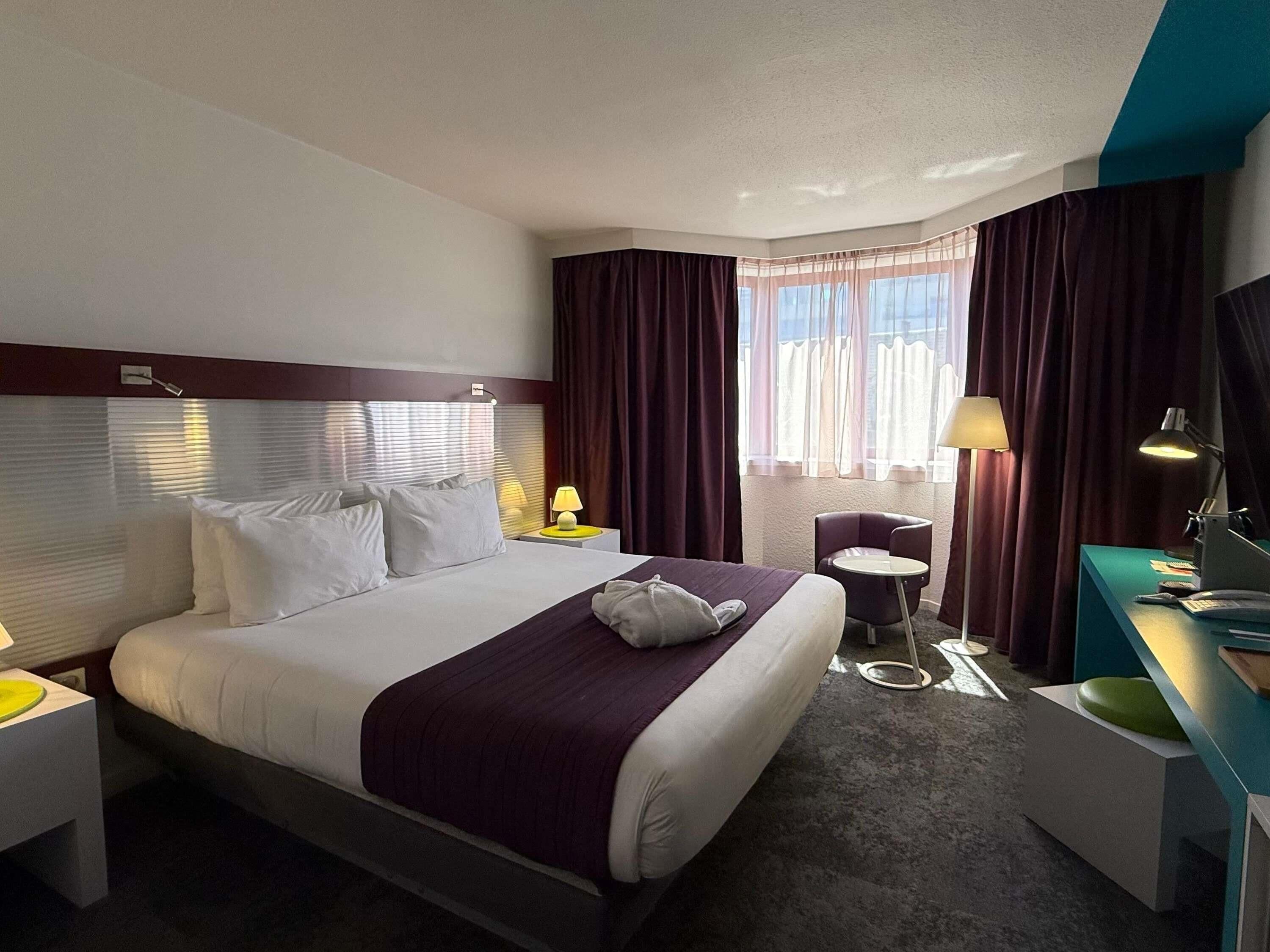 Privilege, Kamer, 1 tweepersoonsbed | Luxe beddengoed, een kluis op de kamer, een bureau