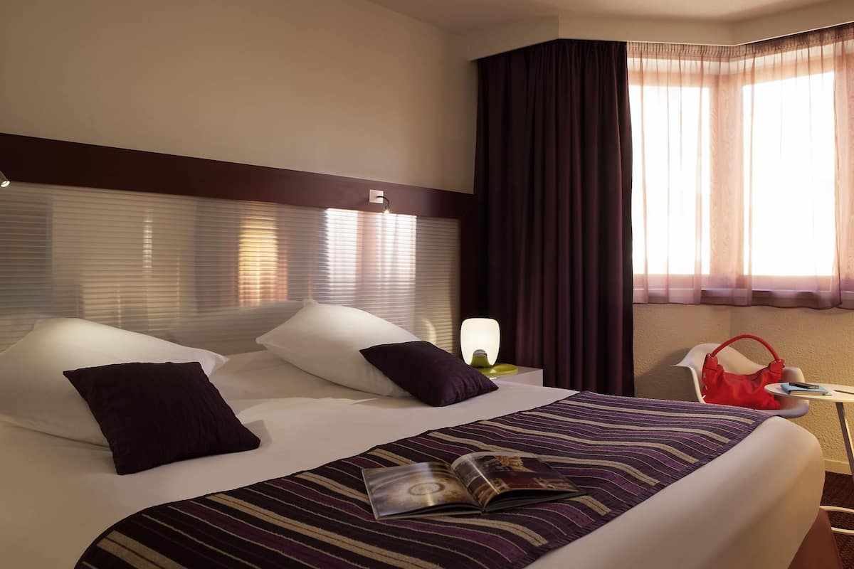 Privilege, Room, 1 Double Bed | Premium bedding, in-room safe, desk, blackout drapes