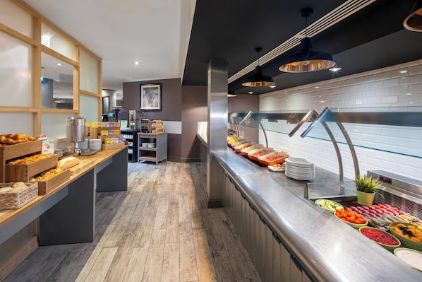 Päivittäinen täysi aamiainen (16.95 GBP per henkilö)