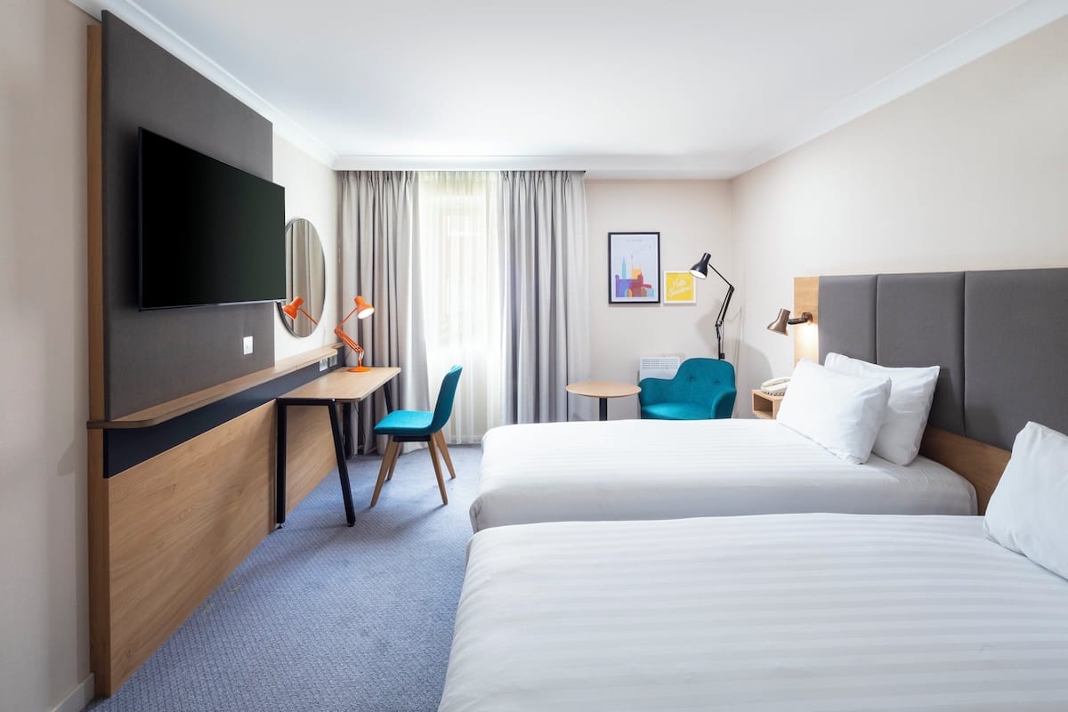 standard room, 2 single beds | hypo-allergenic bedding, in-room safe, desk, laptop workspace