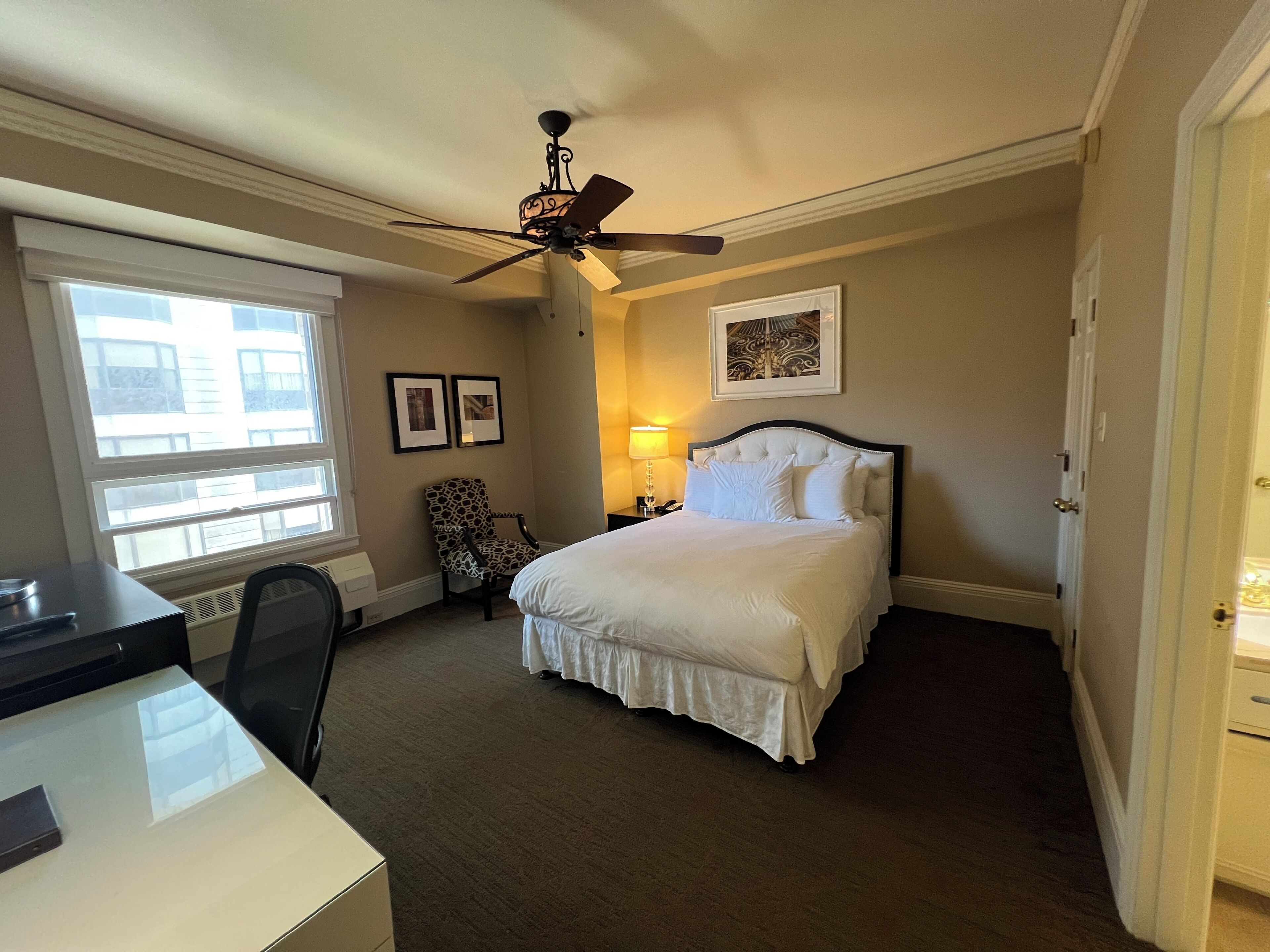 Royal Room, 1 Queen Bed (Court) | Premium bedding, pillowtop beds, in-room safe, desk