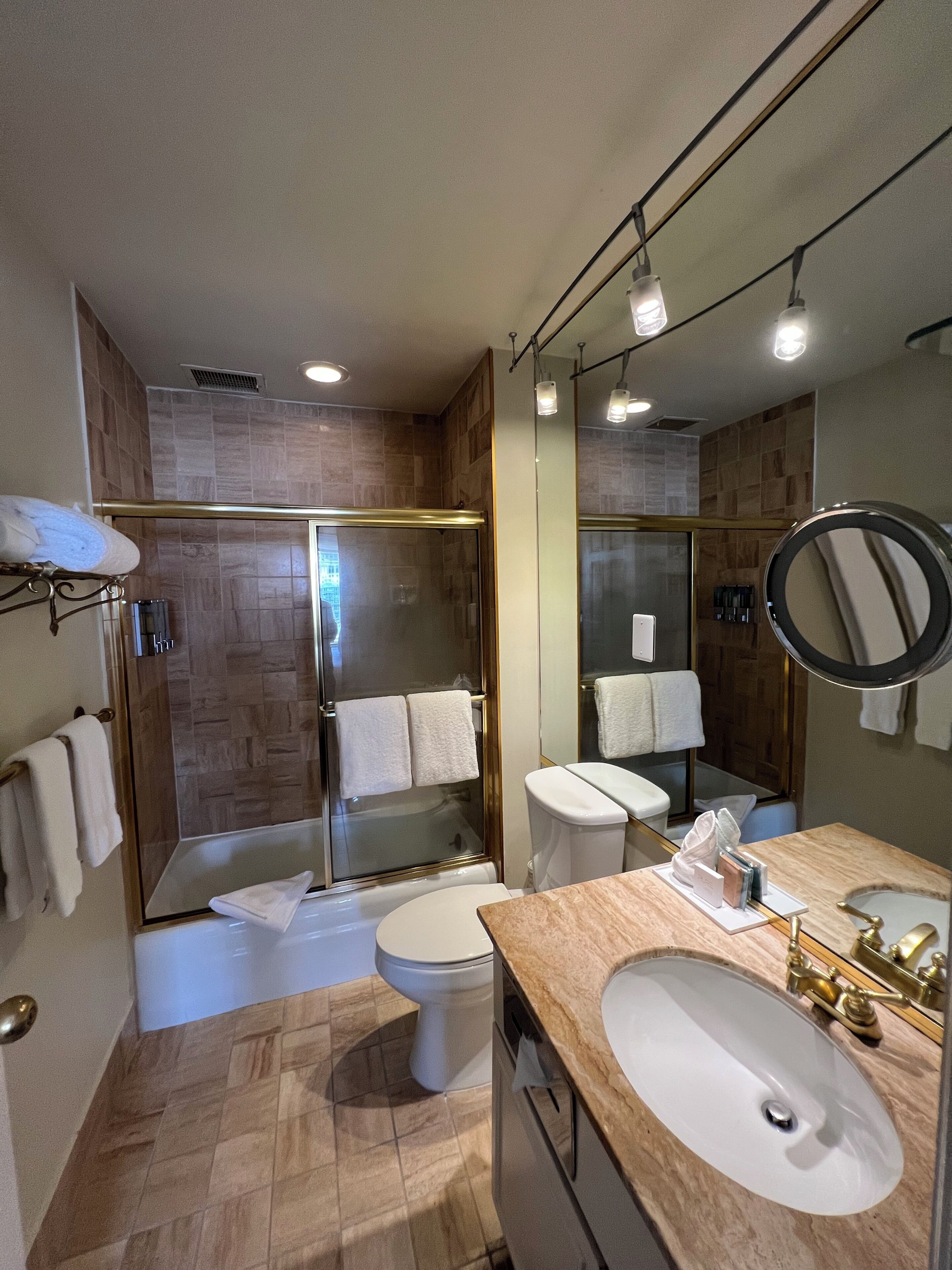 Royal Room, 1 King Bed (Court) | Bathroom | Shower, free toiletries, hair dryer, slippers