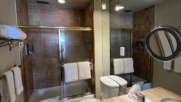 Royal Room, 1 King Bed (Court) | Bathroom | Shower, free toiletries, hair dryer, slippers