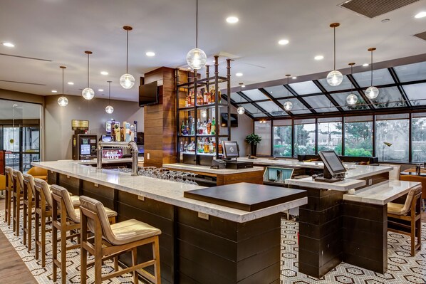 Bar (on property) - Hilton Chicago/Oak Lawn (Oak Lawn)