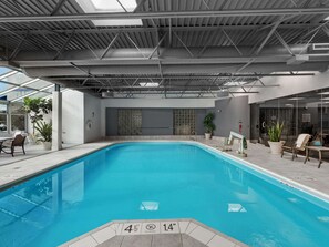 Indoor pool - Hilton Chicago/Oak Lawn (Oak Lawn)