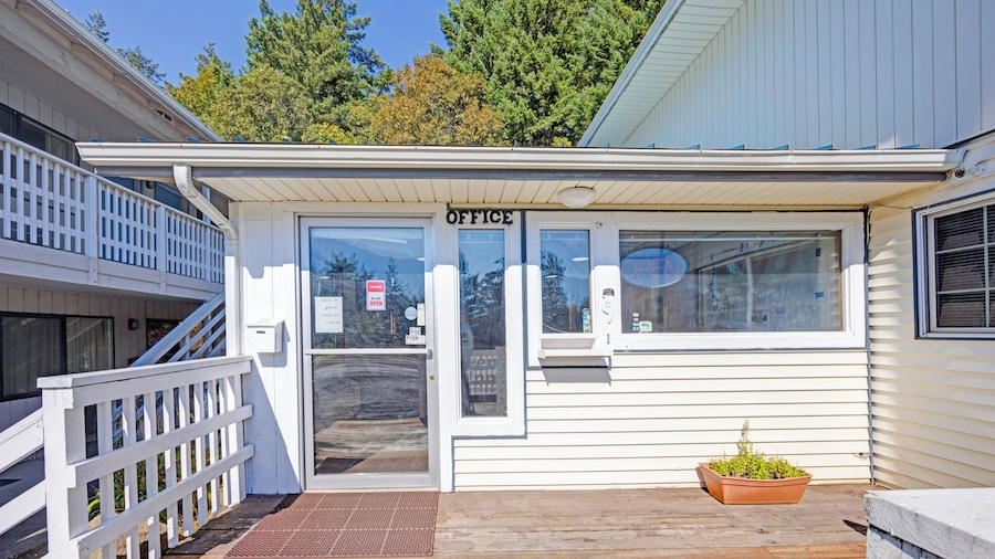 Capital O Stevenson Inn Riverside