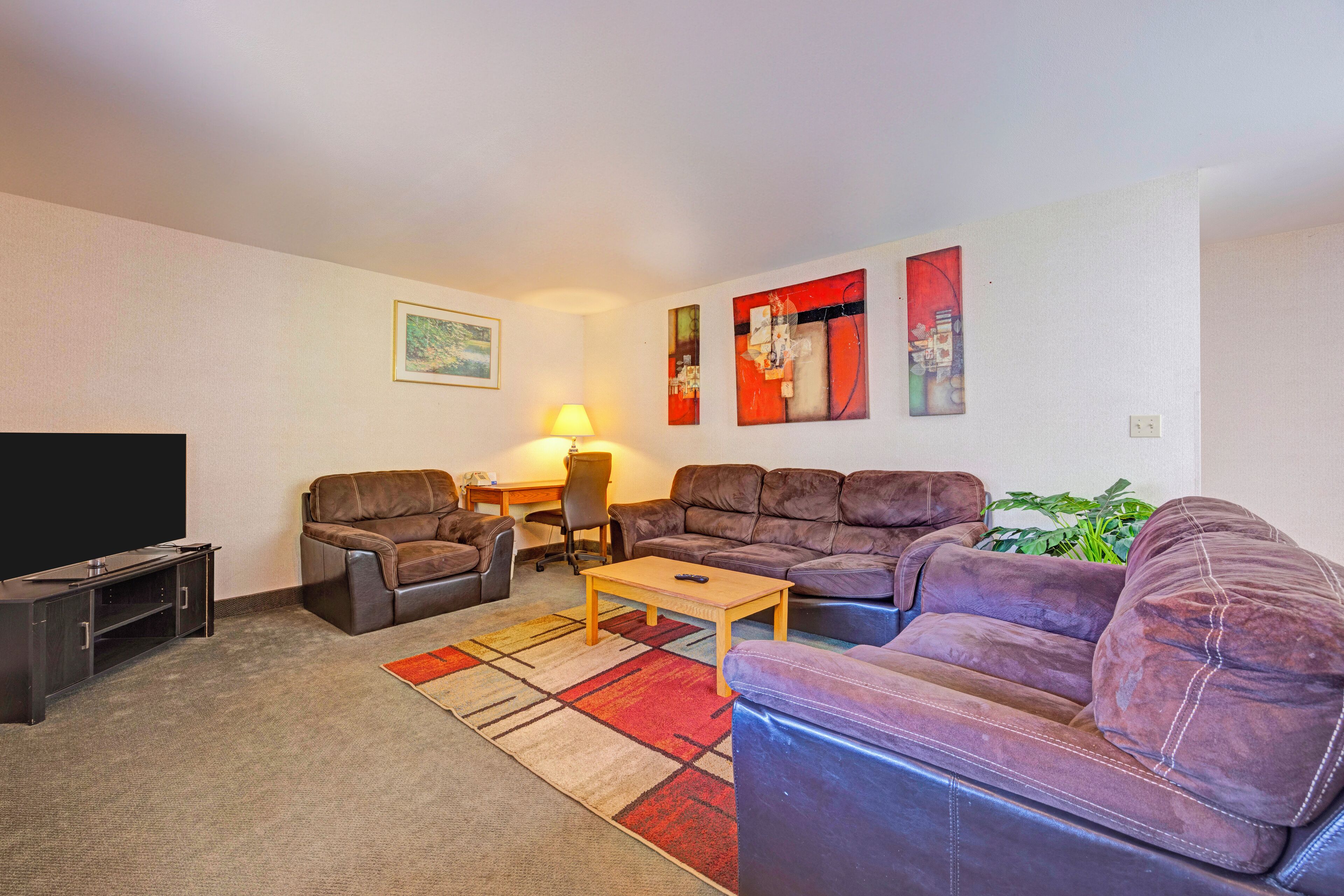 Room, 1 King Bed, Non Smoking, Jetted Tub | Desk, iron/ironing board, free WiFi, bed sheets