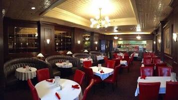 Lunch and dinner served, seafood