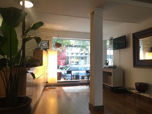 Reception - The Dylan, a Baymont by Wyndham (Seattle)