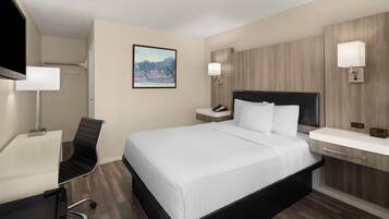 Rum - 1 queensize-säng - icke-rökare | Individuell inredning, skrivbord, strykjärn/strykbräda och sängkläder