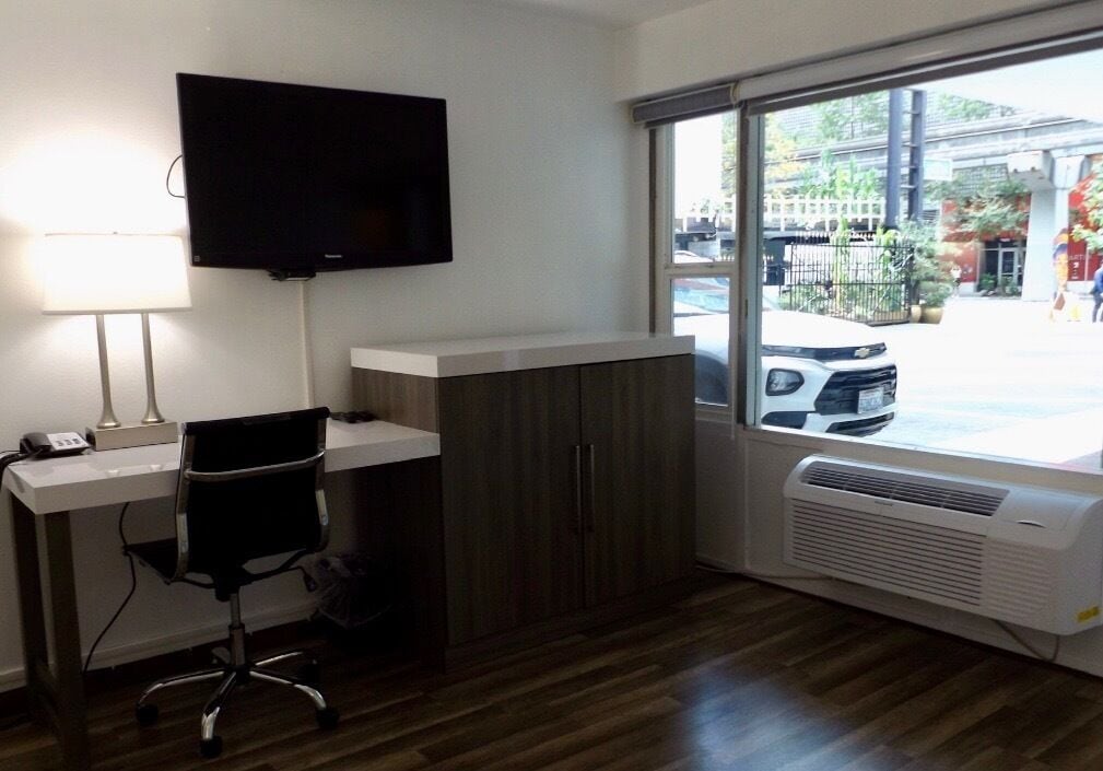 Queen Suite | Individually decorated, desk, iron/ironing board, bed sheets