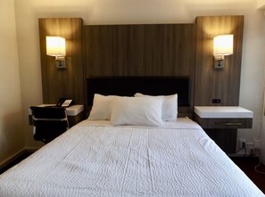 Individually decorated, desk, iron/ironing board, bed sheets - The Dylan, a Baymont by Wyndham (Seattle)