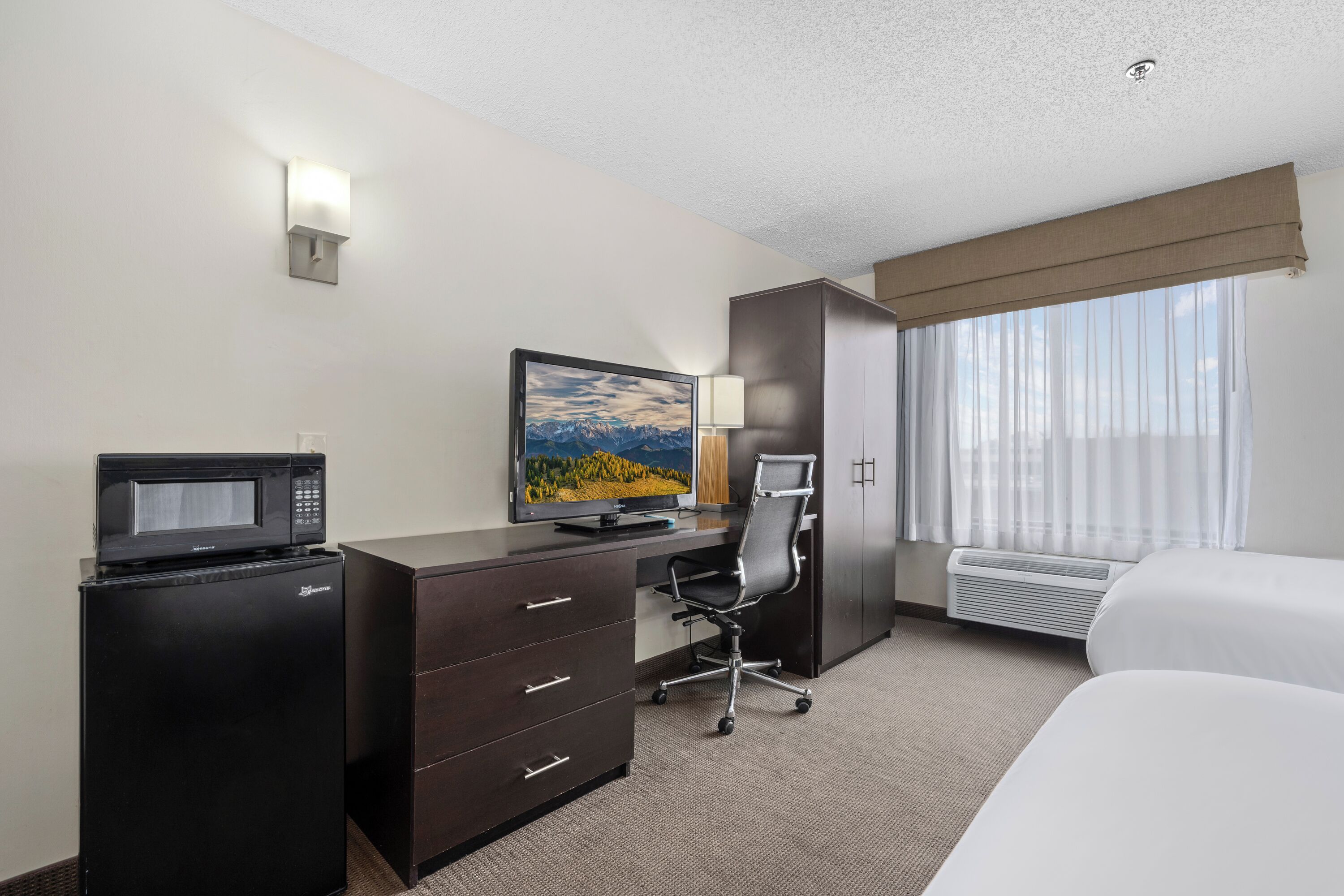 Premium bedding, iron/ironing board, free WiFi, bed sheets