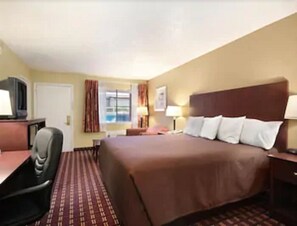 Laptop workspace, iron/ironing board, free WiFi, bed sheets - Super 8 by Wyndham Kerrville TX (Kerrville)