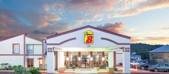 Super 8 by Wyndham Kerrville TX