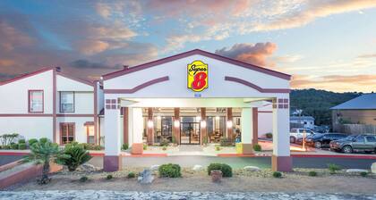 Super 8 by Wyndham Kerrville TX