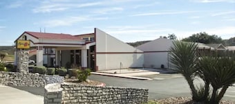 Super 8 by Wyndham Kerrville TX
