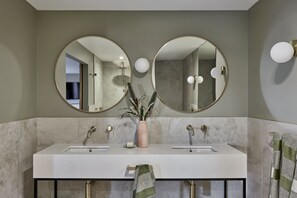 Suite Studio Majestueuse | Salle de bain