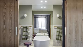 Luxury King Suite | Bathroom | Shower, free toiletries, hair dryer, towels