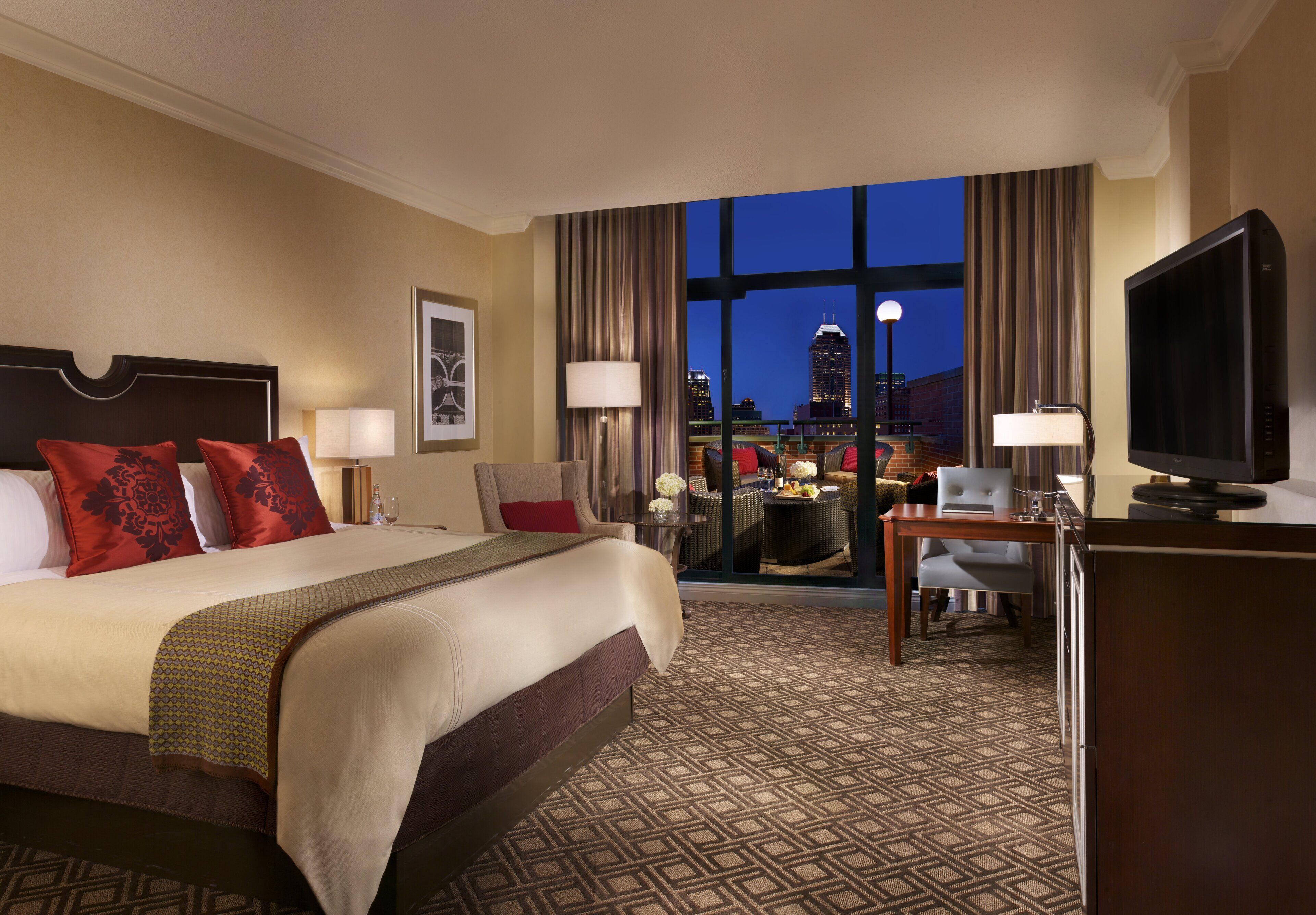 Premium bedding, in-room safe, desk, iron/ironing board