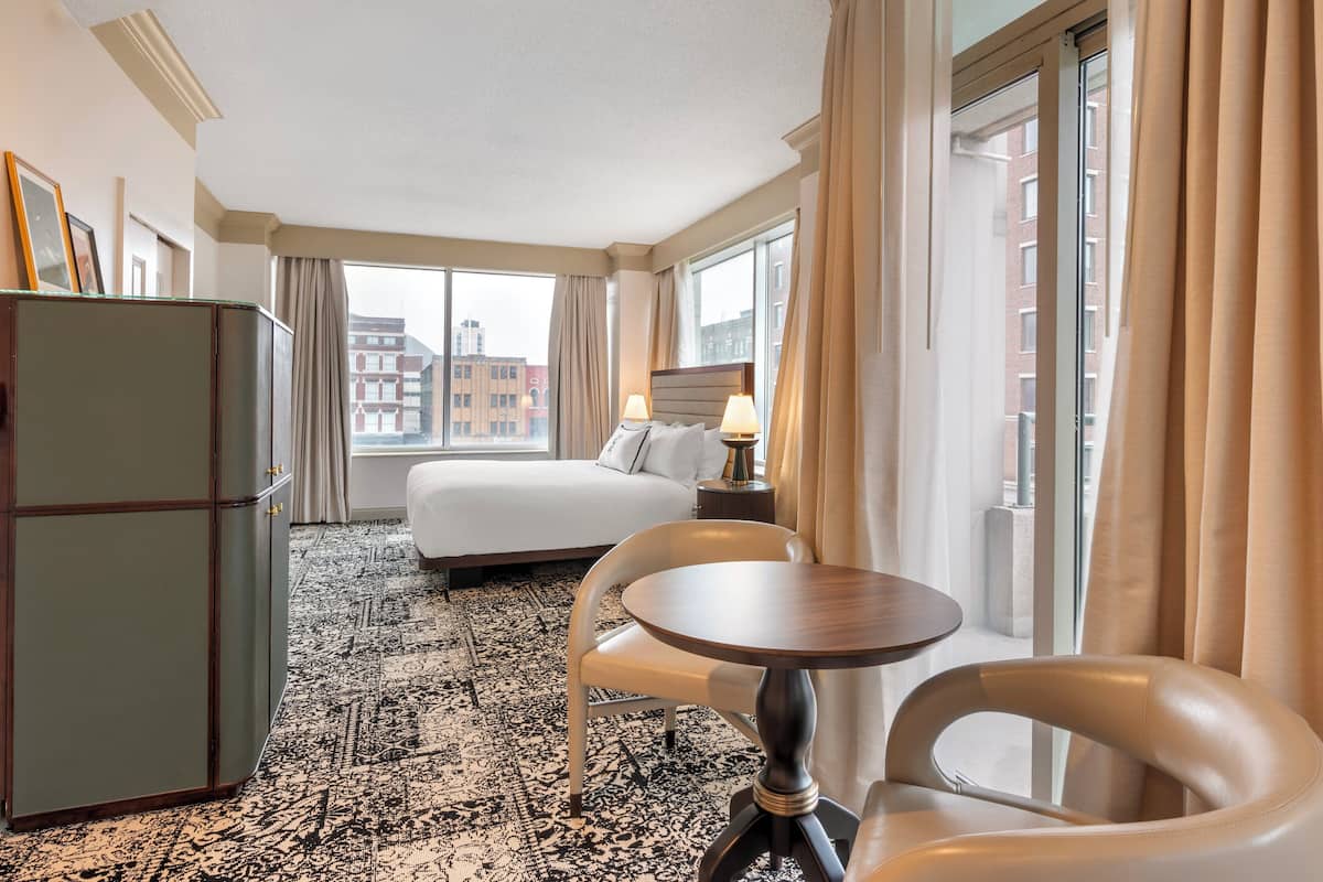 suite, 1 king bed with sofa bed, accessible (plaza suite) | 1 bedroom, premium bedding, in-room safe, desk