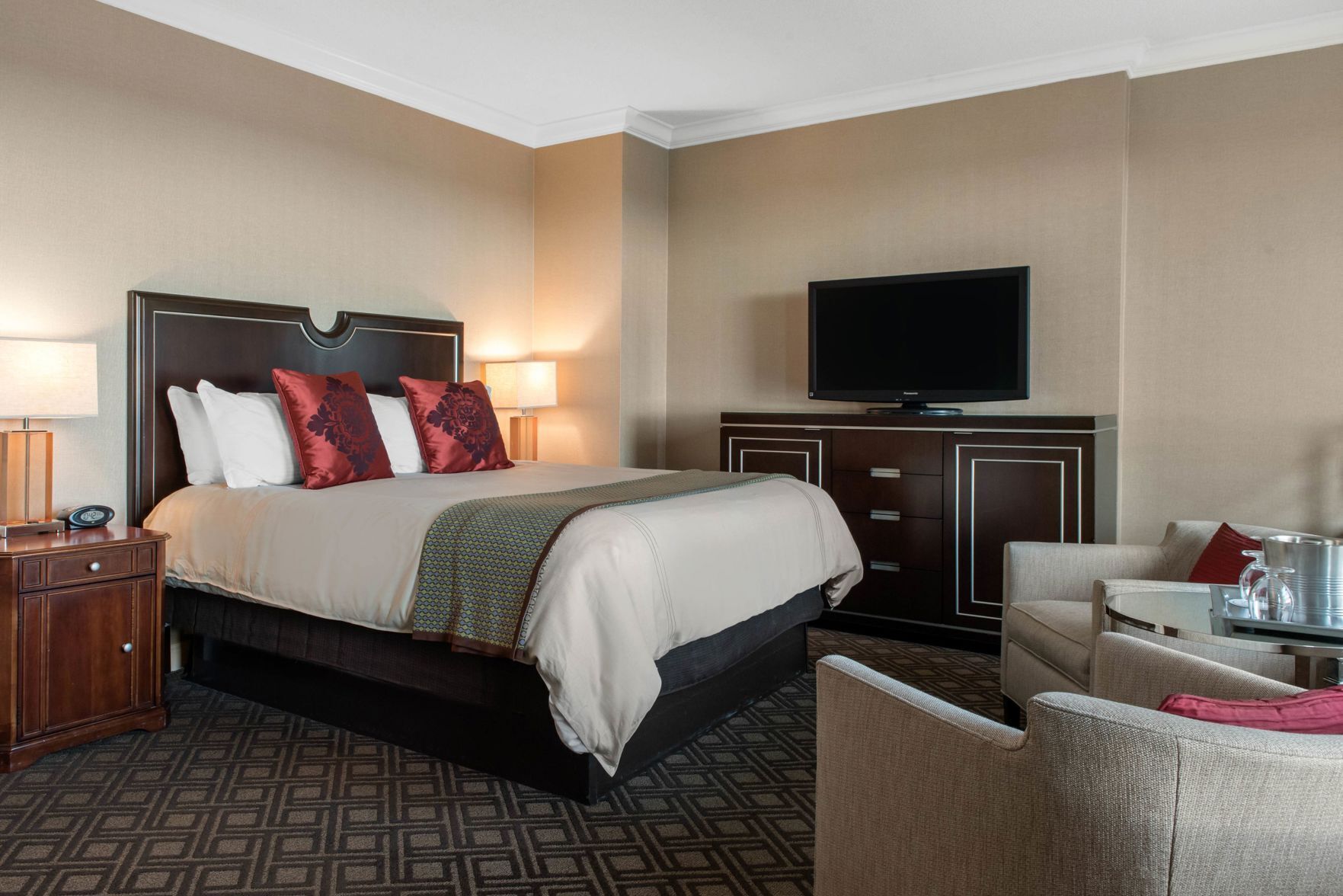 Premium bedding, in-room safe, desk, iron/ironing board