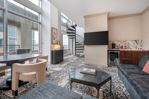 Loft, 1 King Bed with Sofa bed - Omni Severin Hotel (Indianapolis)