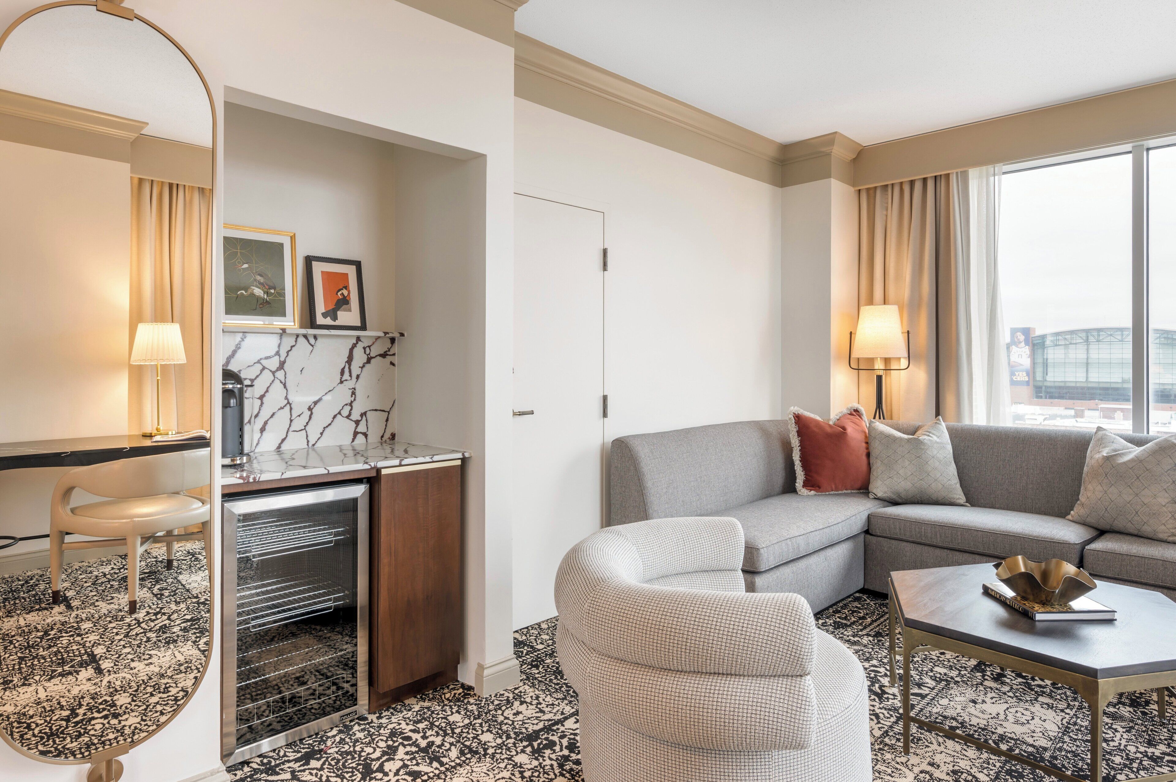 Suite, 1 King Bed with Sofa bed (Plaza Suite) | Living area | 42-inch flat-screen TV with cable channels, Smart TV, pay films