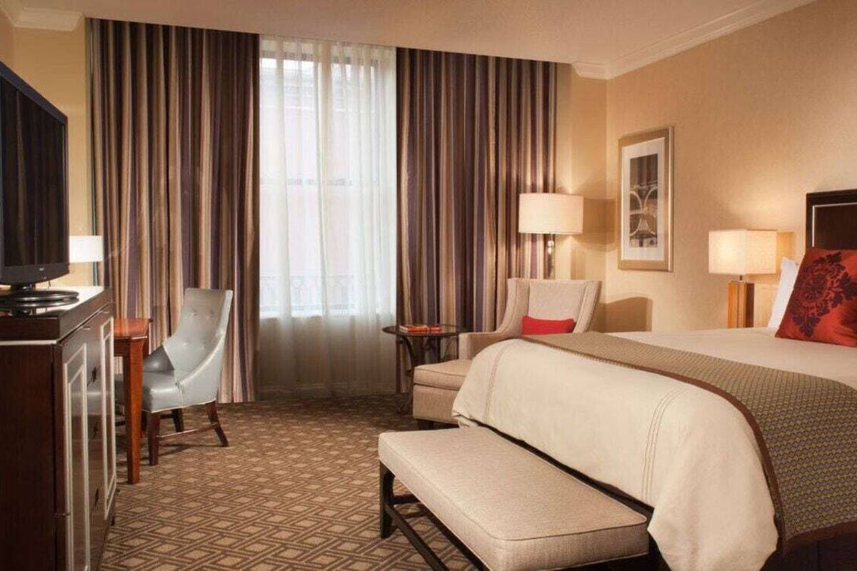 Premium bedding, in-room safe, desk, iron/ironing board