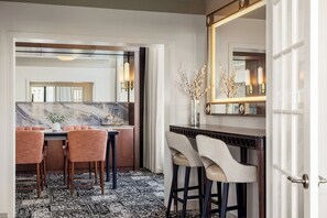 Literie de qualité supérieure, coffres-forts dans les chambres, bureau