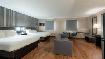 Tabla de planchar con plancha, wifi gratis, ropa de cama y despertador