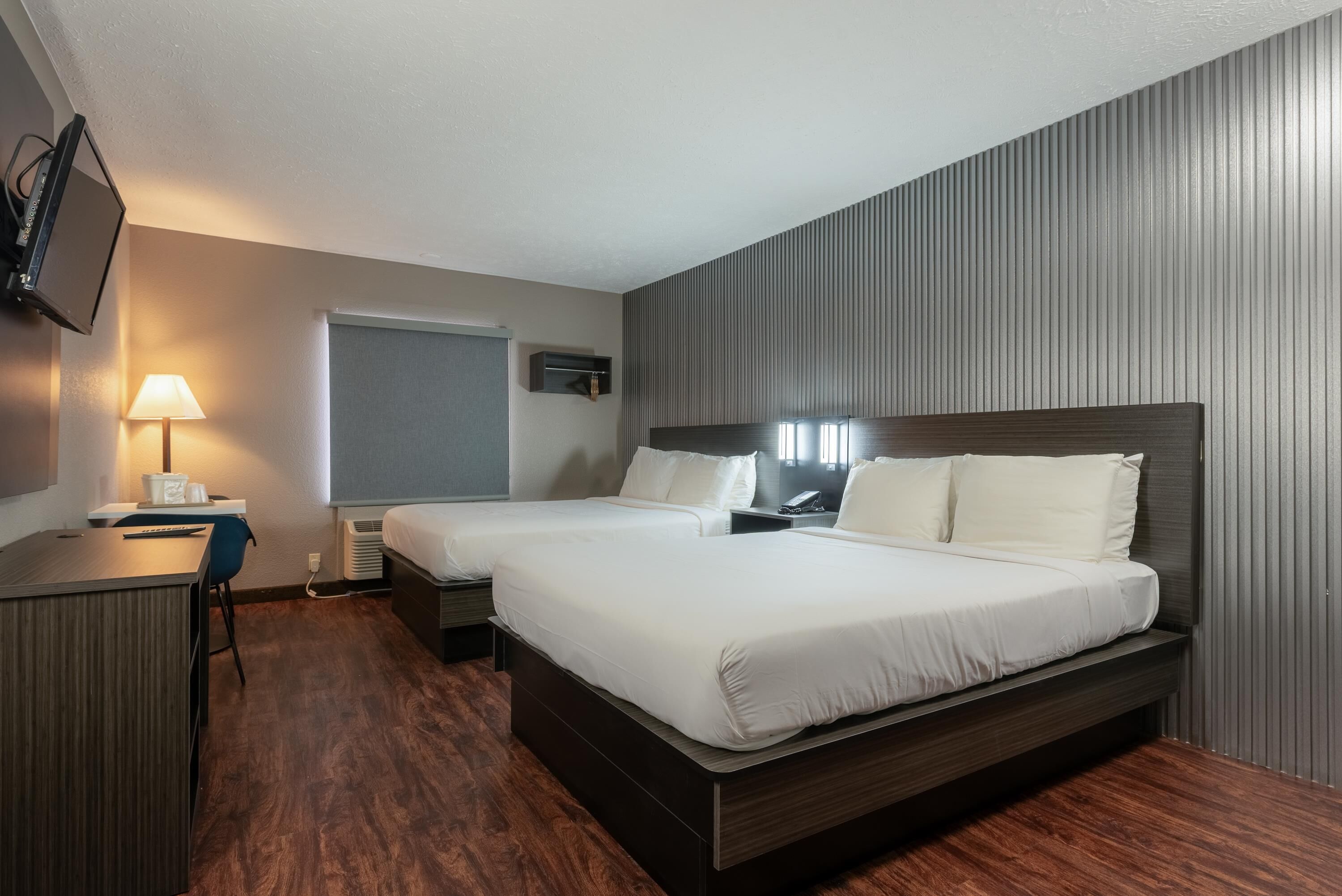 Fer et planche à repasser, Wi-Fi gratuit, draps fournis, réveils