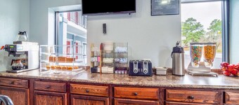 Rodeway Inn & Suites Fort Jackson