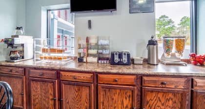 Rodeway Inn & Suites Fort Jackson