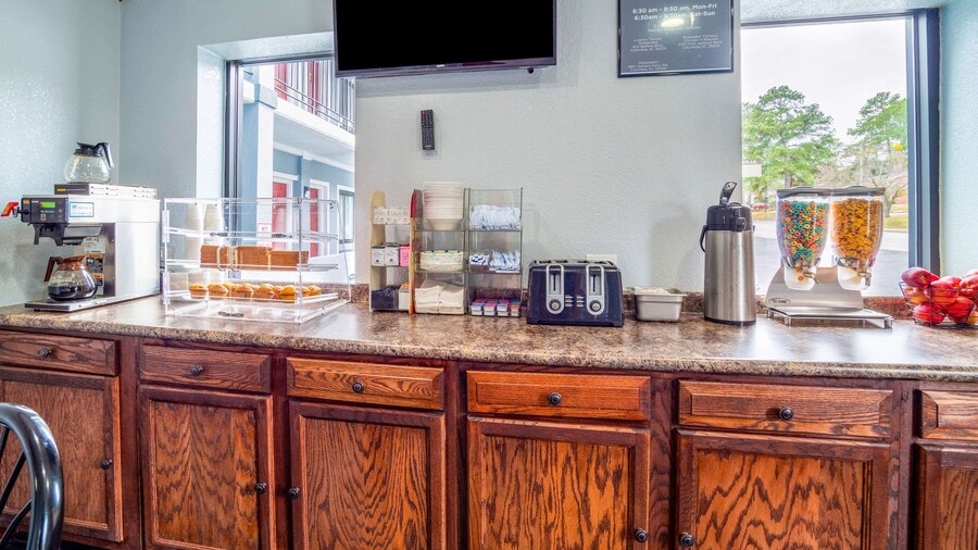 Rodeway Inn & Suites Fort Jackson